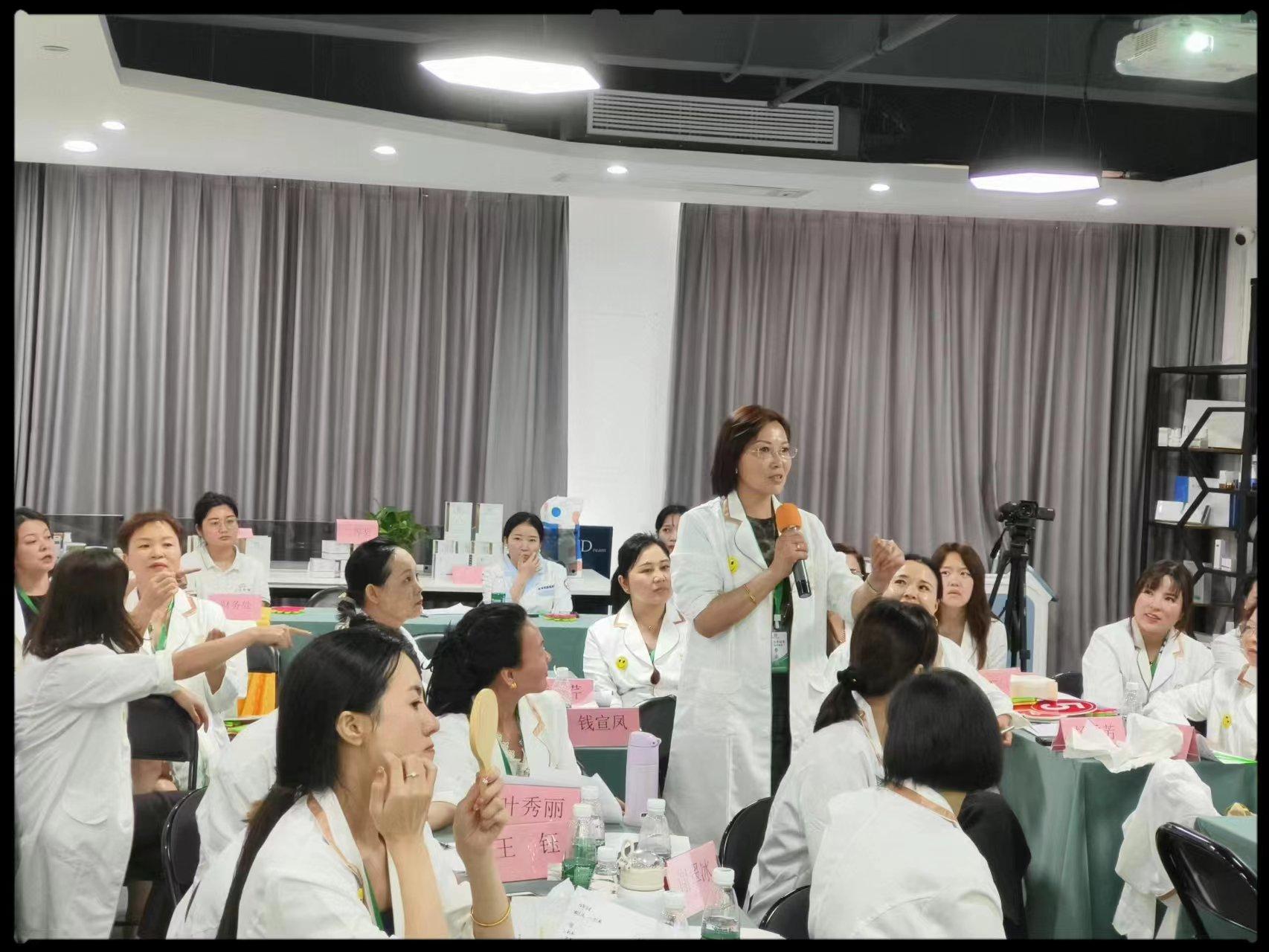 咏秀集团培训现场图