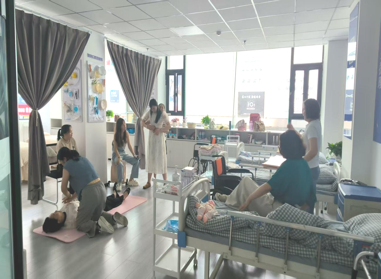 小爱家政养老护理培训图