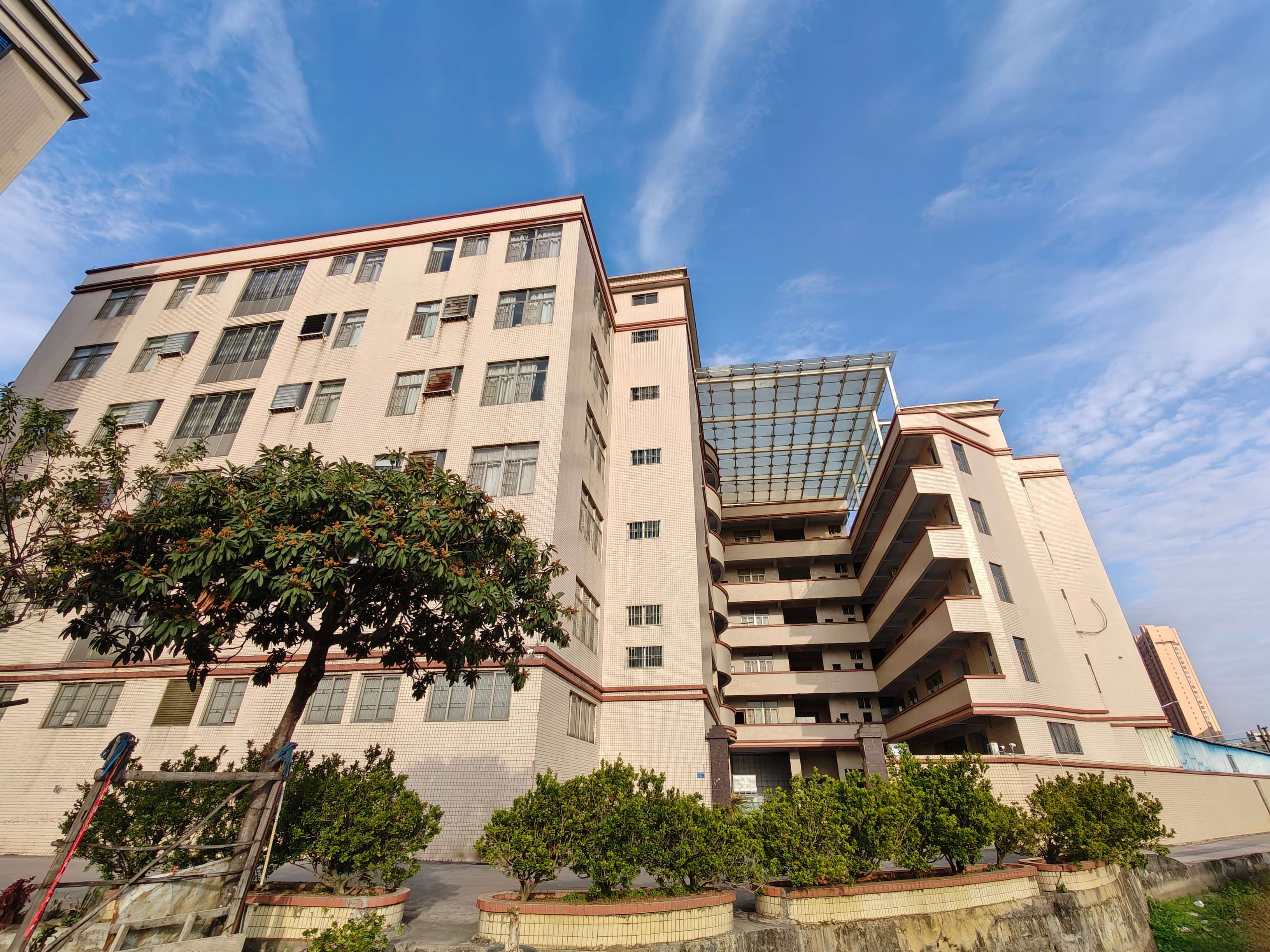 南发经编织造工厂图