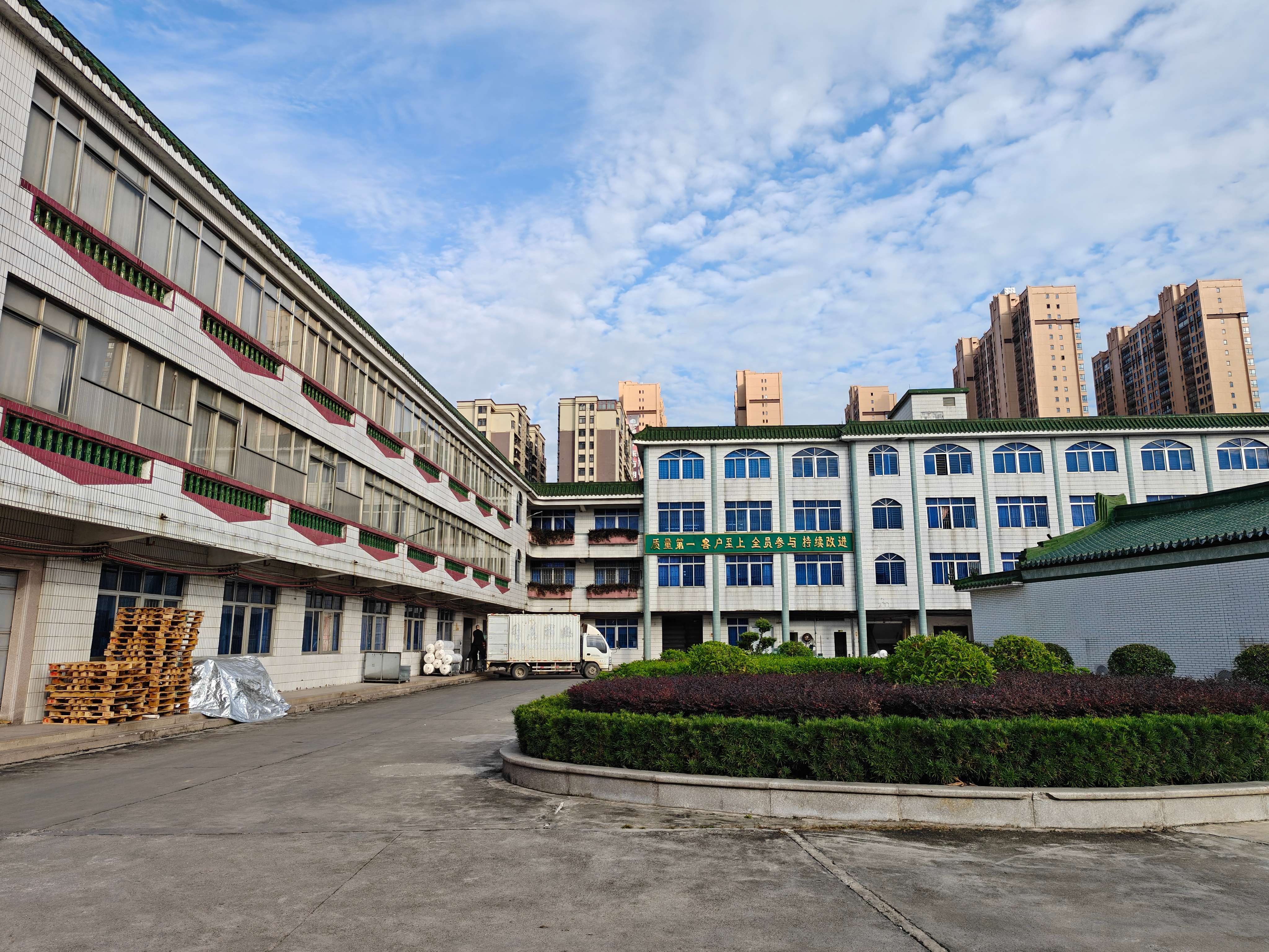 南发经编织造工厂图