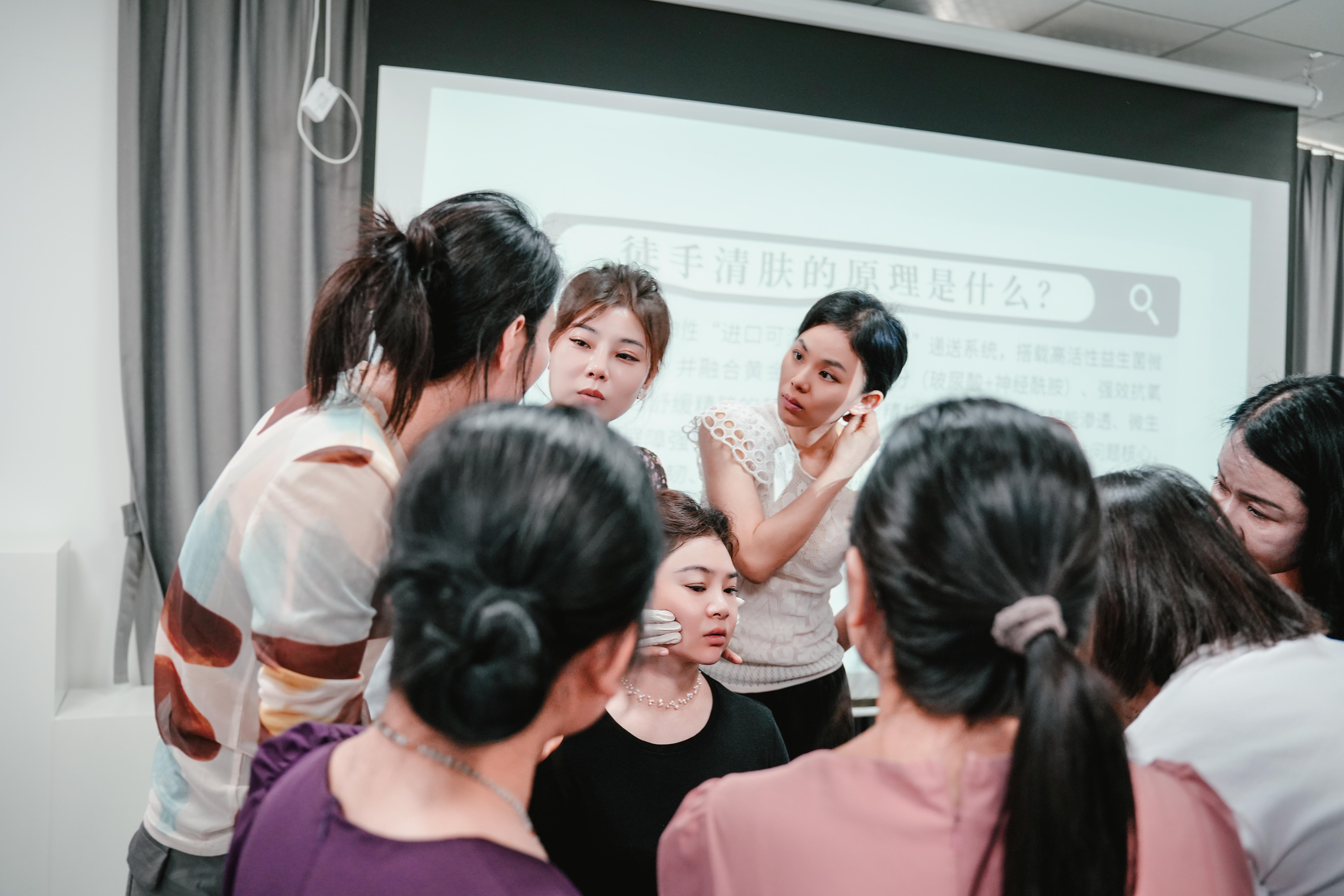 咏秀集团培训现场图